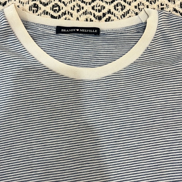 Brandy Melville Baby Tee - Picture 2 of 2